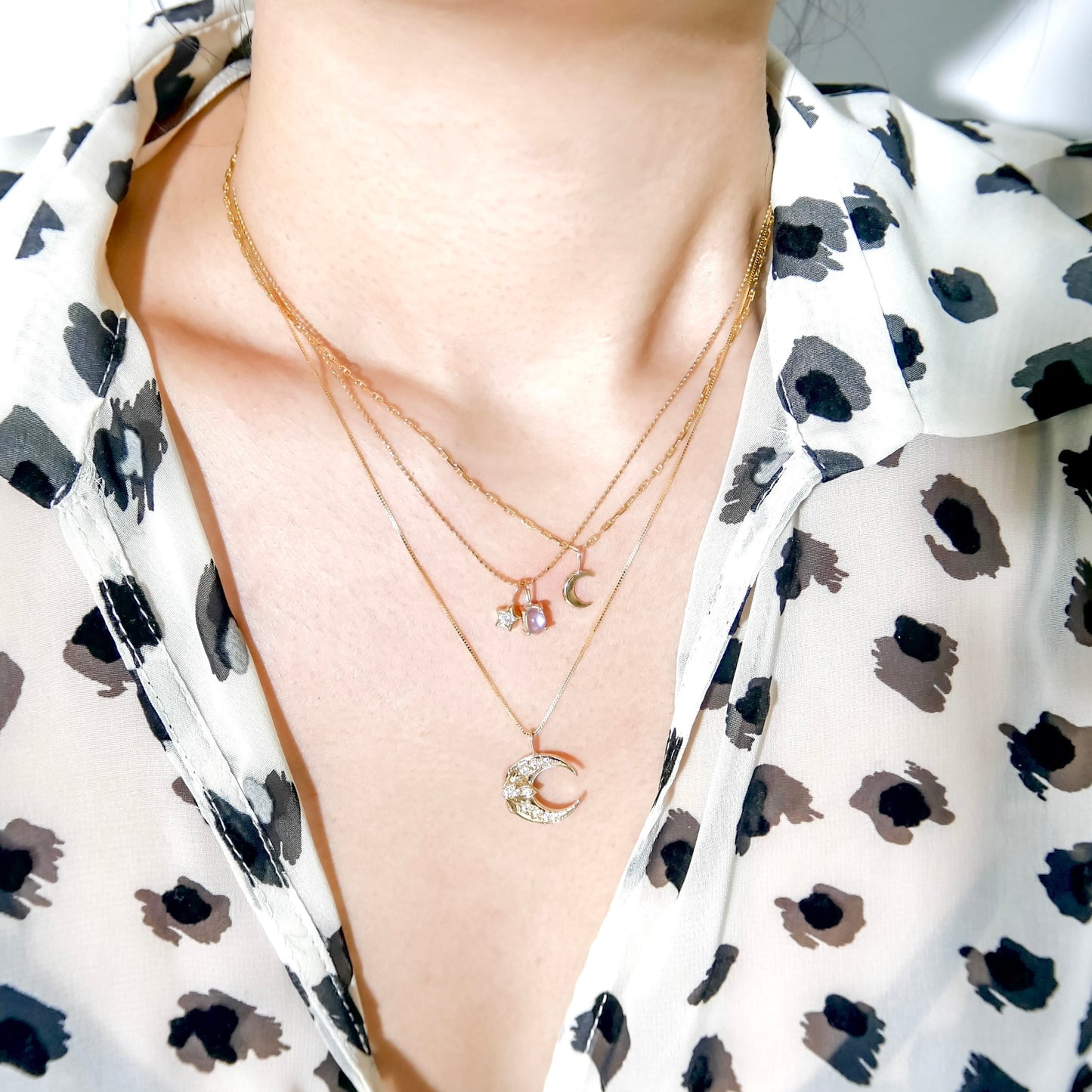 9k gold chain and pendant with diamonds
