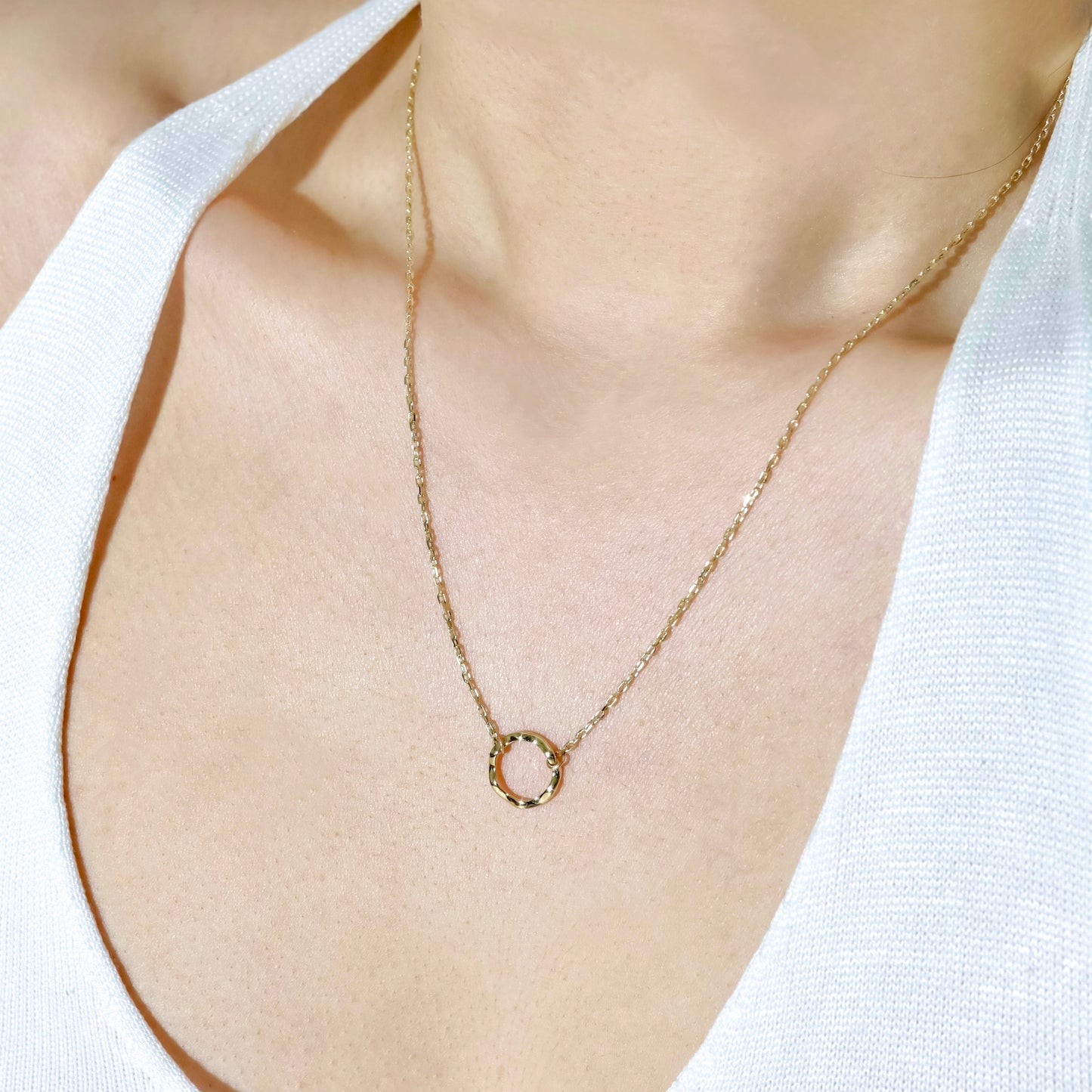 Wavy Circle Pendant Necklace
