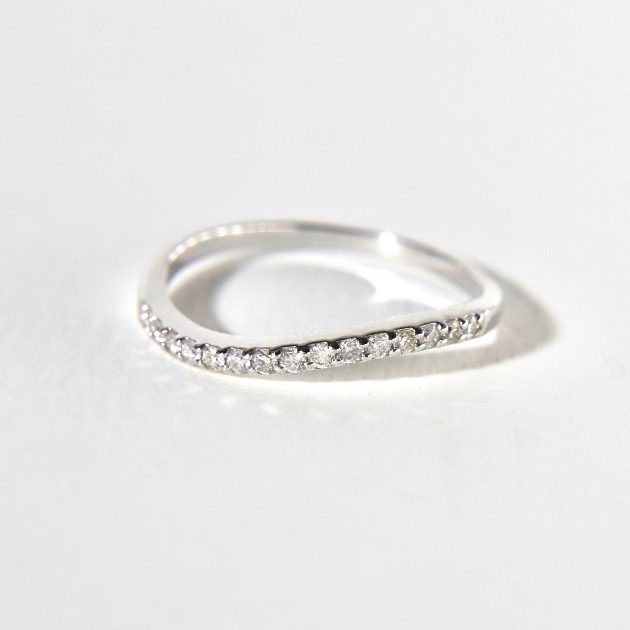 Curveous Diamonds Ring