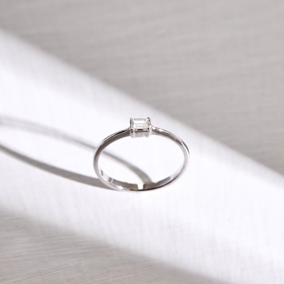 pristina baguette diamond ring in 9k gold