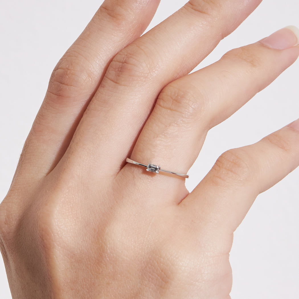 pristina baguette diamond ring in 9k gold