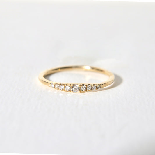 Graduated Diamond Ring